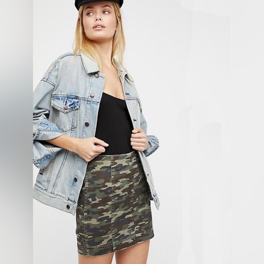 Free People Modern Femme Green Camo Camouflage Stretch Denim Mini Skirt Size 4